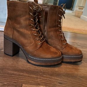 Cognac lace up platform